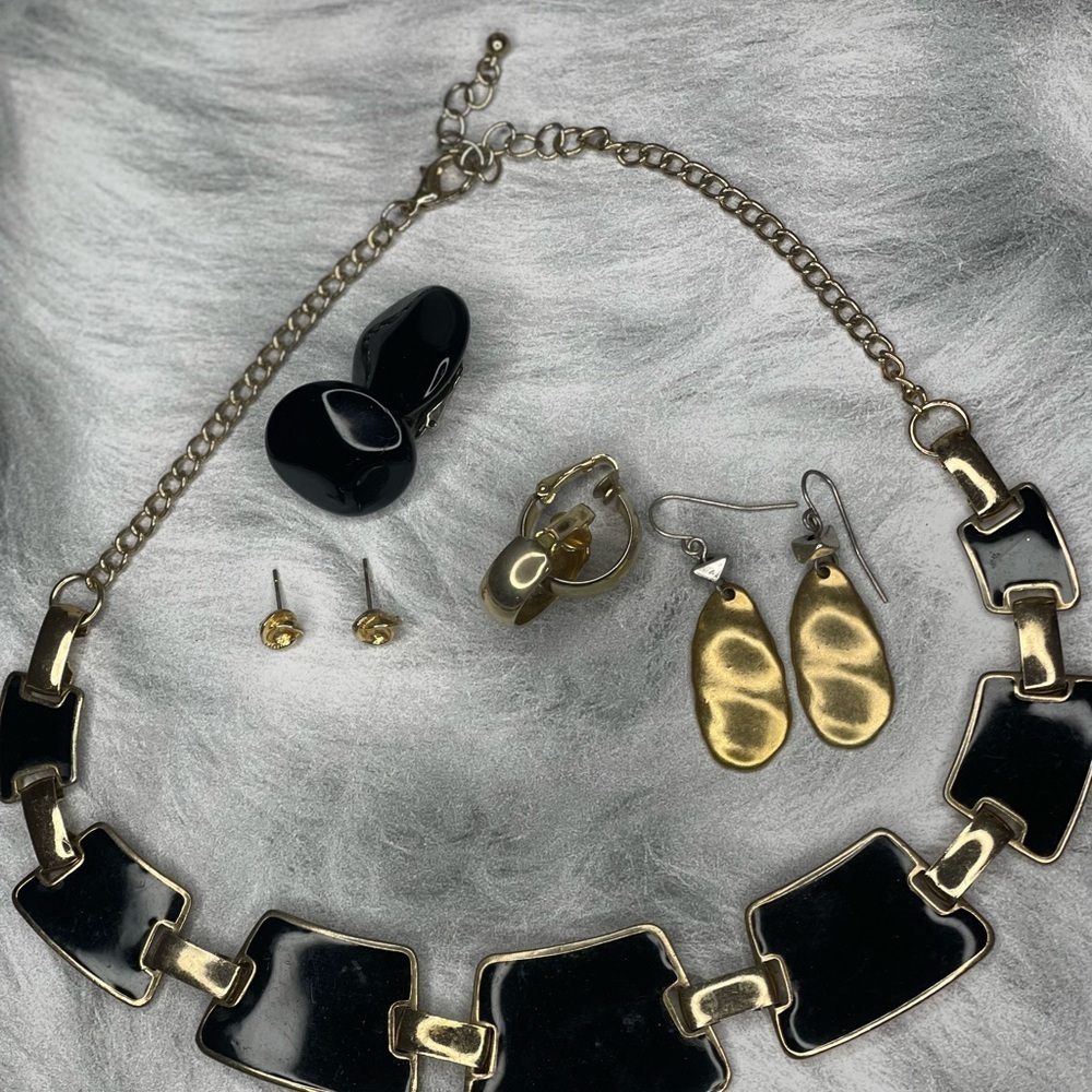 Vintage Black and Gold Jewelry Set
